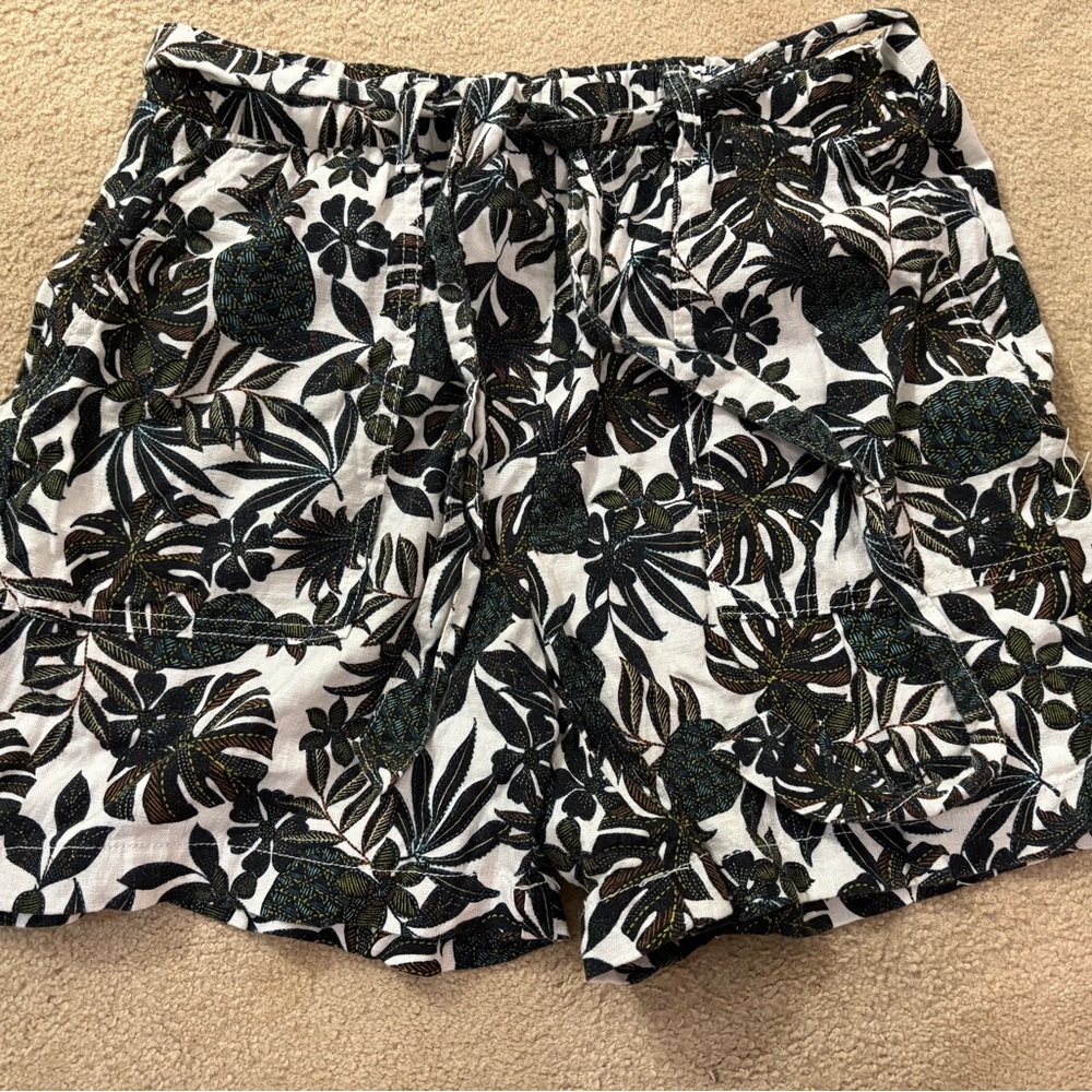 a.n.a Black and White Bermuda Shorts Tropical Floral
